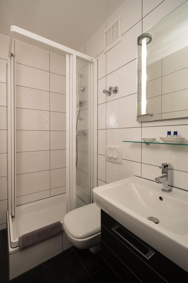Hotel Brandenburger Hof Koln Bagian luar foto